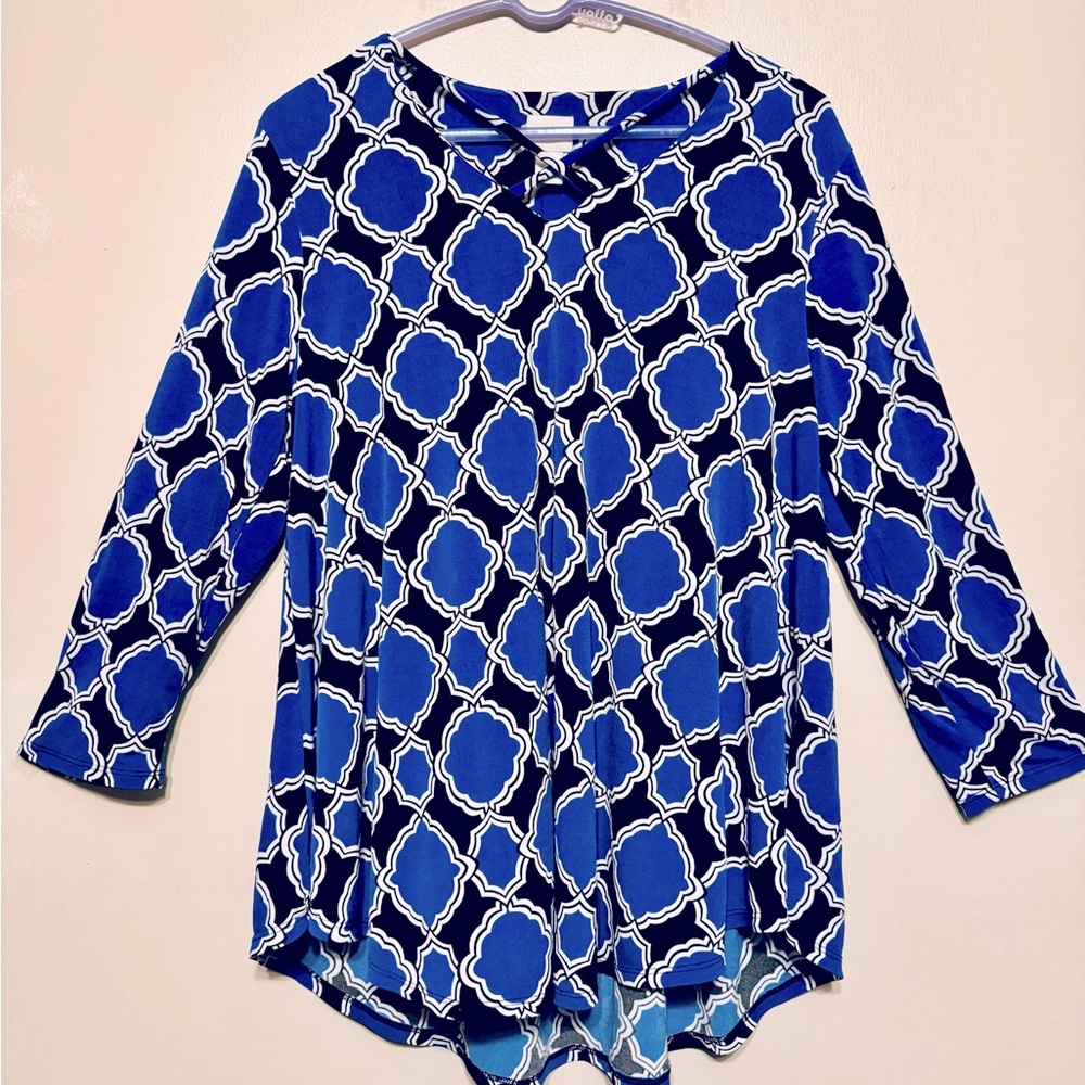 LAST CHANCE - Long sleeved blue patterned blouse.